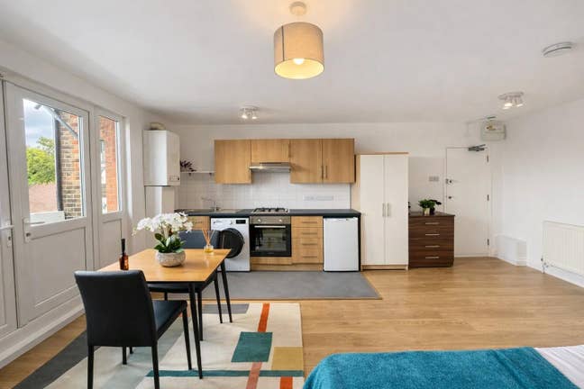 Top-Floor Studio – Near Finsbury Park – &pound;1,400 Main Photo