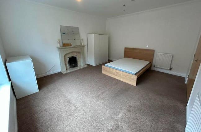 Large Double room- All Bills Included Main Photo