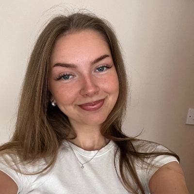 Professional Female seeks a double room Main Photo