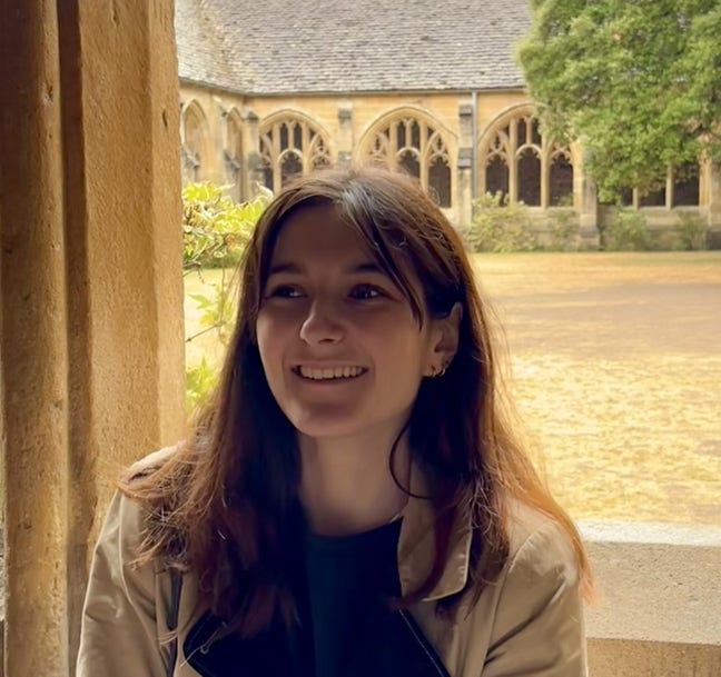 Student looking for a quiet place to leave/study Main Photo