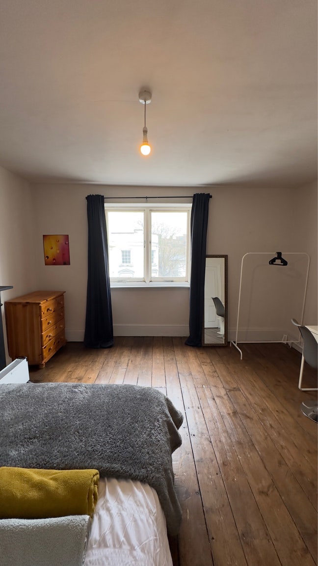 Double Room on Belsize Road Main Photo