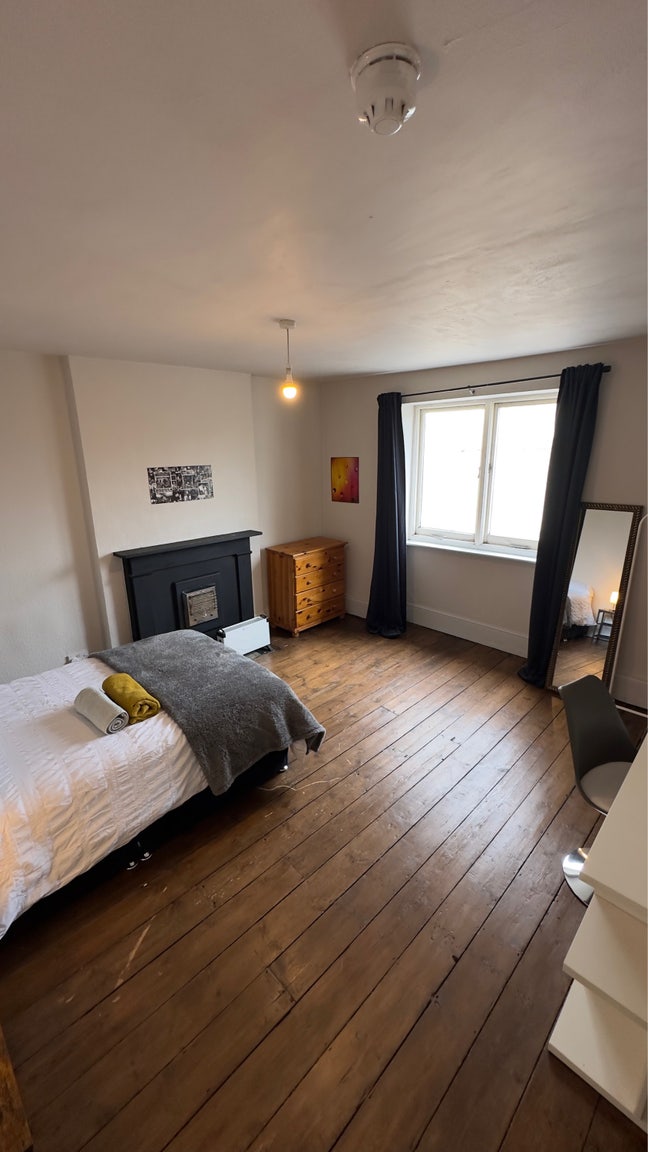 Double Room on Belsize Road Main Photo