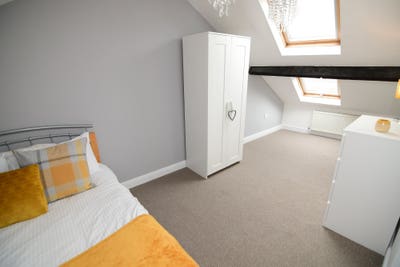 Room in house share Main Photo