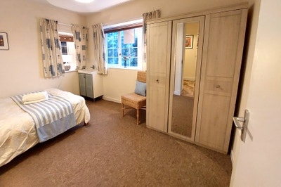 Cosy double room, garden, shed, games building Main Photo