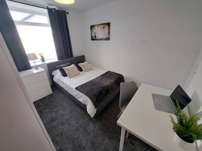 Double Ensuite With Desk,  Off Street Parking BS15 Main Photo