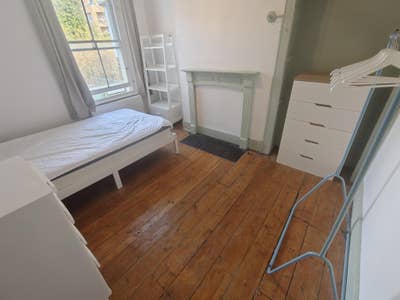 Furnished double room available. Main Photo