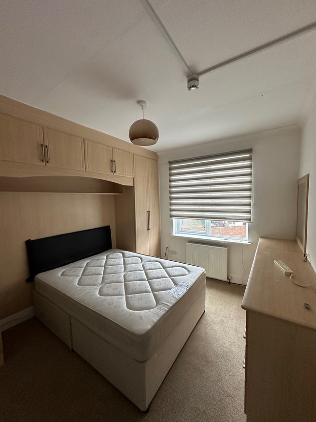 Modern Double and King Rooms  available in Hunslow Main Photo