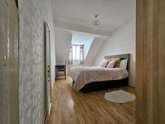 Modern Double room - Heathrow/ Staines/ Stanwell Main Photo