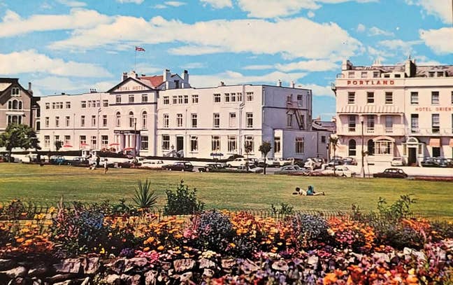 Seaview flat available all weekends for 6 months Main Photo