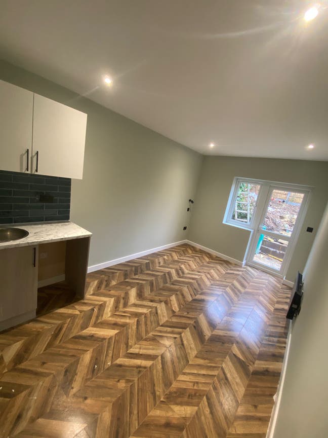 Studio Room Available – Chester Road, Loughton IG1 Main Photo