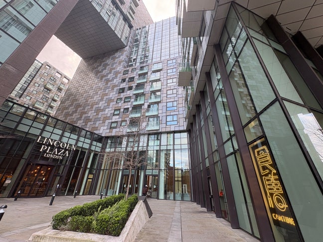 1-Bed Flat – Living Room Converted to Bedroom Main Photo