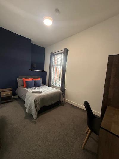 Modern En-Suite Rooms Available in 3-Bedroom HMO Main Photo