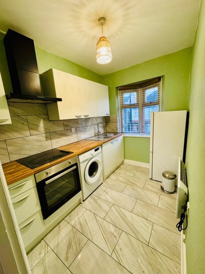 Brand-New Modern Apartment Main Photo