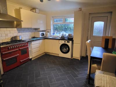 Flat share &pound;400 PCM Main Photo