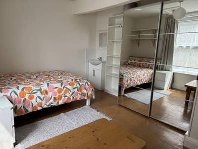 Large Room 5 Mins City Centre/Train Station Main Photo