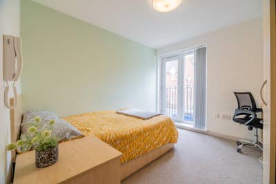 Ensuite Room Available Now! Main Photo