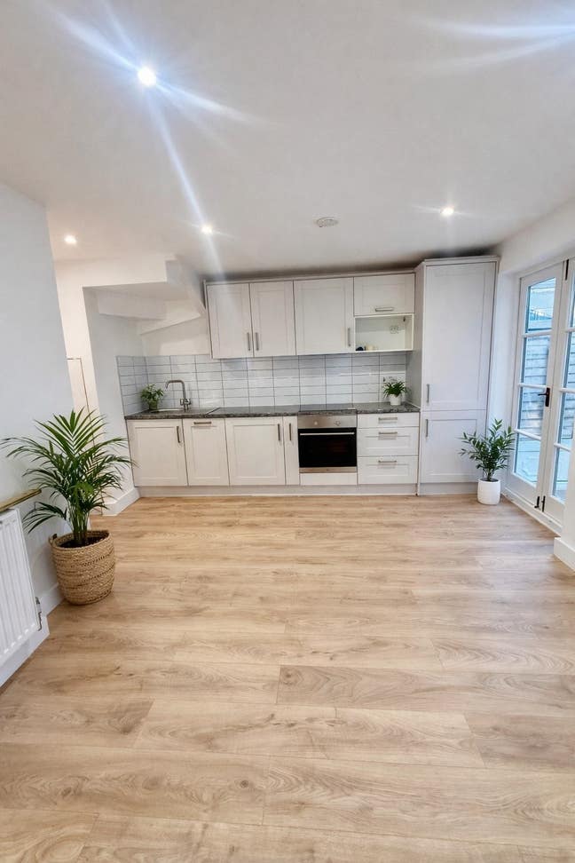 🏡 Stunning 3-Bedroom House Private Garden & Drive Main Photo