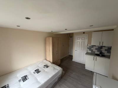 DSS-Studio Flat Available in Orpington Bromley BR5 Main Photo