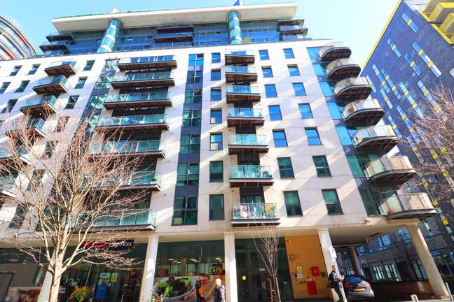 2 Luxury Rooms in a 2 Bedroom Flat - Canary Wharf Main Photo