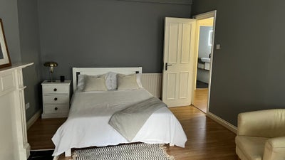 Double Room in Town Center  Main Photo