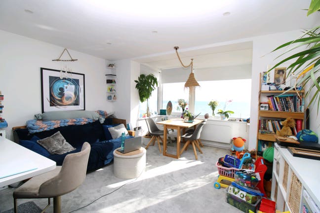 Seaview 3 bedroom flat, Hove Main Photo