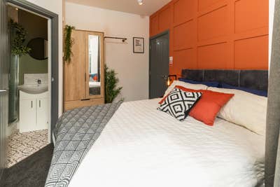 Stylish Ensuite Rooms | Salford | Bills Inc  Main Photo