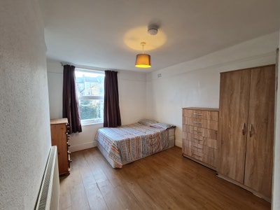 Low Deposit Room Prime Location Near Transports Main Photo