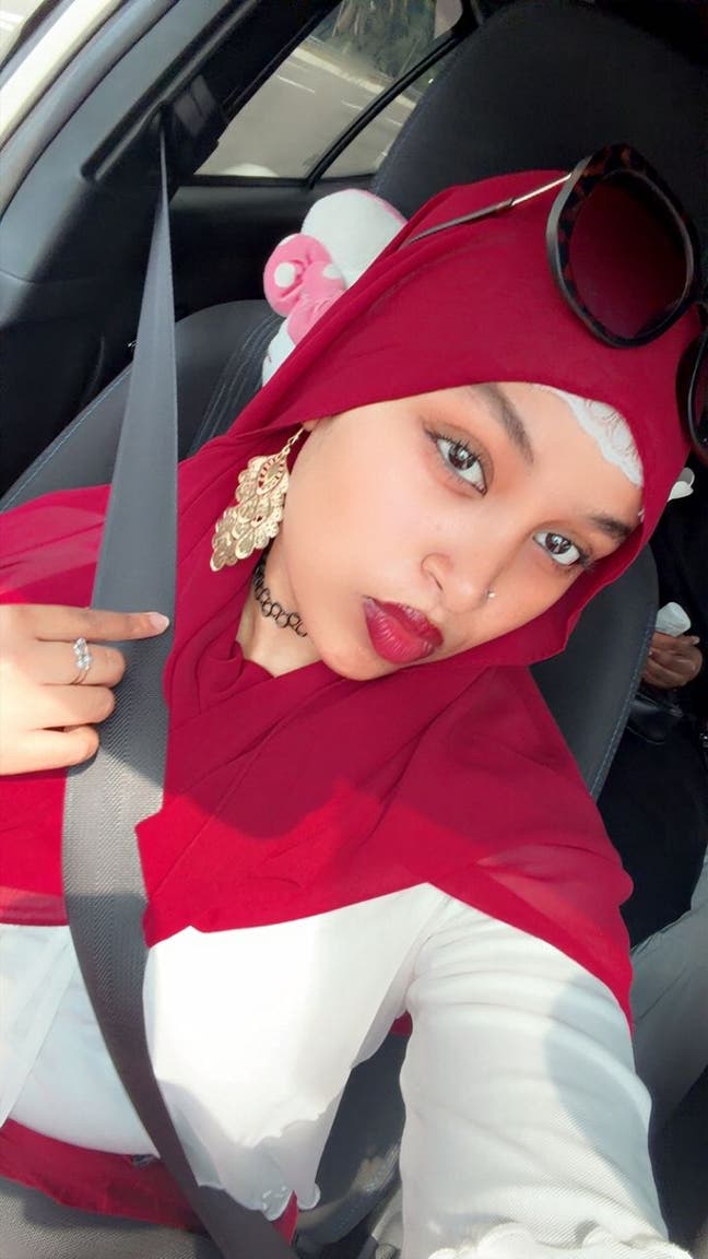 Am a Muslim female aged 19 currently in Malay... Main Photo