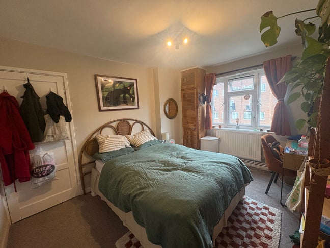 &pound;850 pm double room available 1 April in Hoxton Main Photo