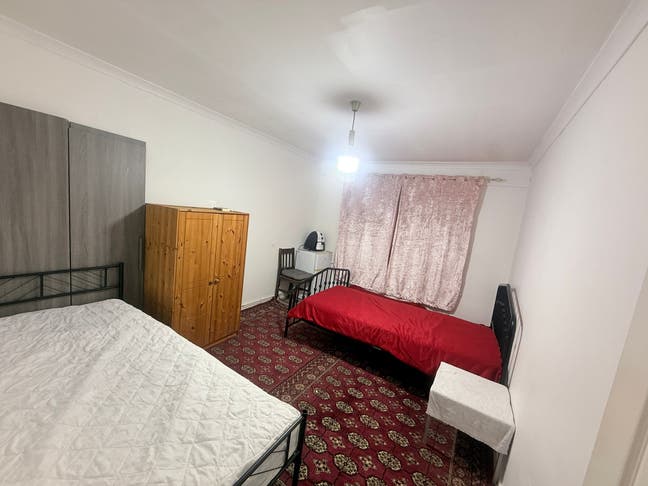 Master room available in IG11 8PX Main Photo