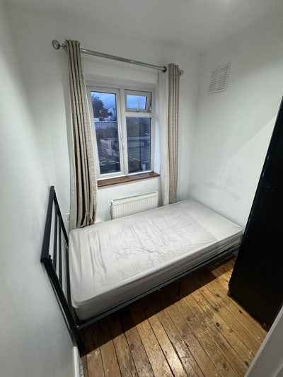 Furnished room to rent in Wembley Main Photo