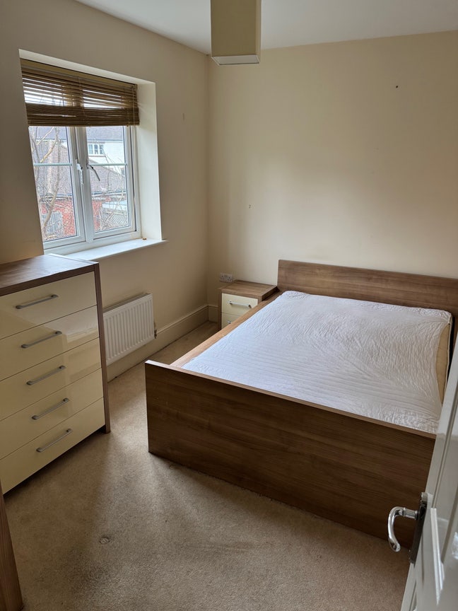 Large double room in a licensed HMO Main Photo