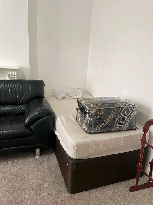 One room available in E12 Main Photo