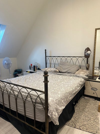 En-suite Large Spacious Double Room (W5) Main Photo