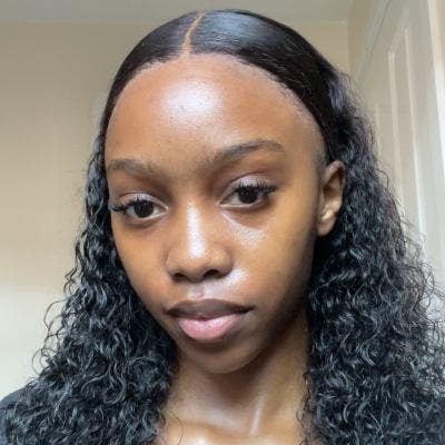 19 year old Female seeks a double room Main Photo