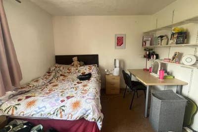 1 large room available in shared flat  Main Photo