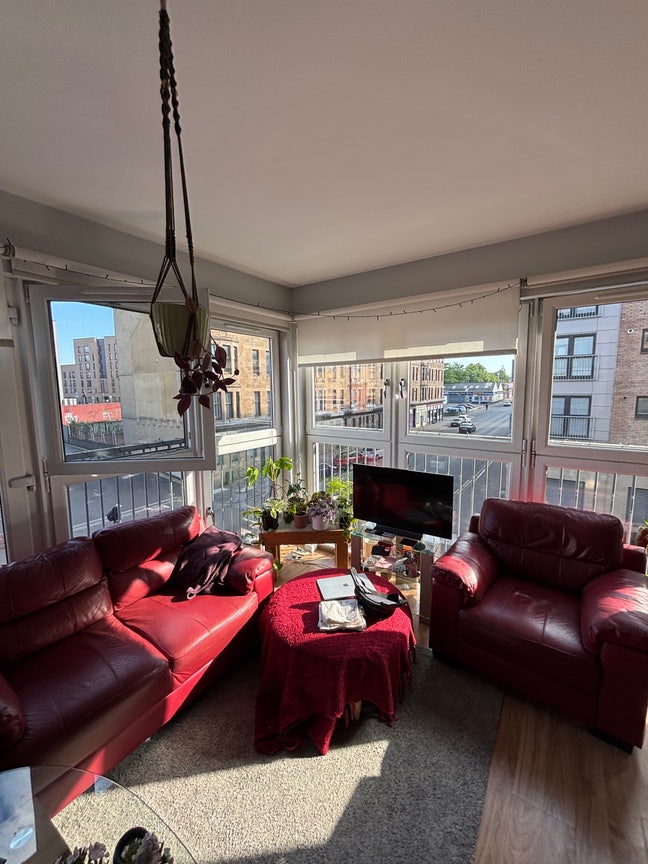 Cosy Apartment Available in Southside Main Photo