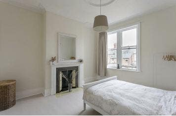 Beautiful dbl room in huge Heaton house Main Photo