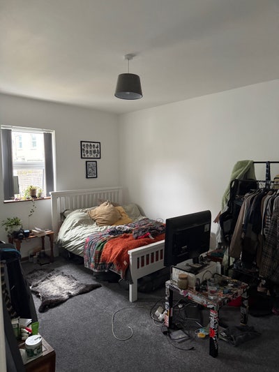 1 Bedroom Available in Spacious Well Located House Main Photo