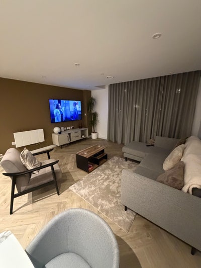 2- bedroom multi-level townhouse Salford  Main Photo