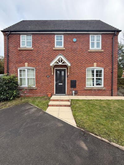 3 bed 2 bath Semi Detached Property for Rent, Hyde Main Photo