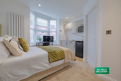 Luxury Studio Room-Private Kitchenette & En-Suite Main Photo