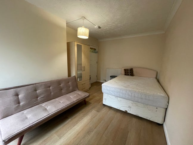 Lovely double room available Main Photo