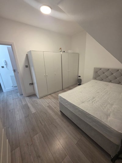 Lovely 2 Bed Flat In RM8.. Must See!!! Main Photo