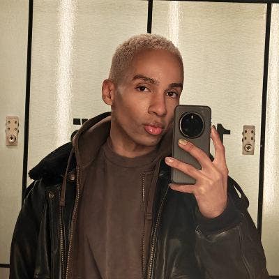 Creative Professional Seeking Light-Filled Room  Main Photo