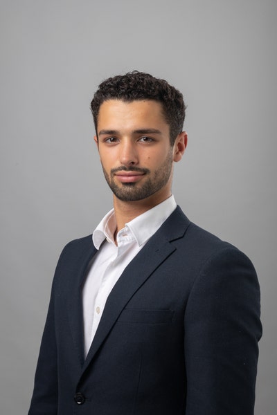 Finance professional looking for room in West Lond Main Photo