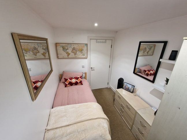 Single Room in Modern City Centre Apartment  Main Photo