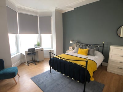 Beautiful Large Room for Professionals Main Photo