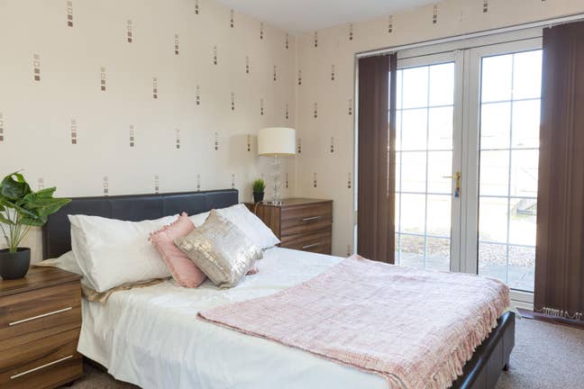   💫LARGE double room|couples welcome |RG12| 🌟 Main Photo