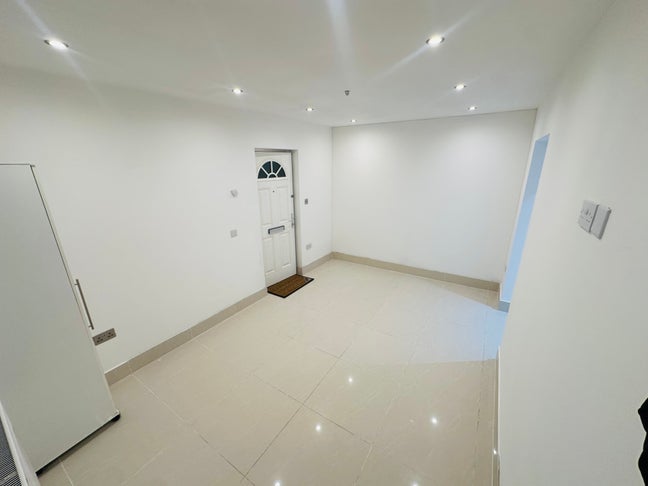 Studio Annexe in West Drayton Main Photo